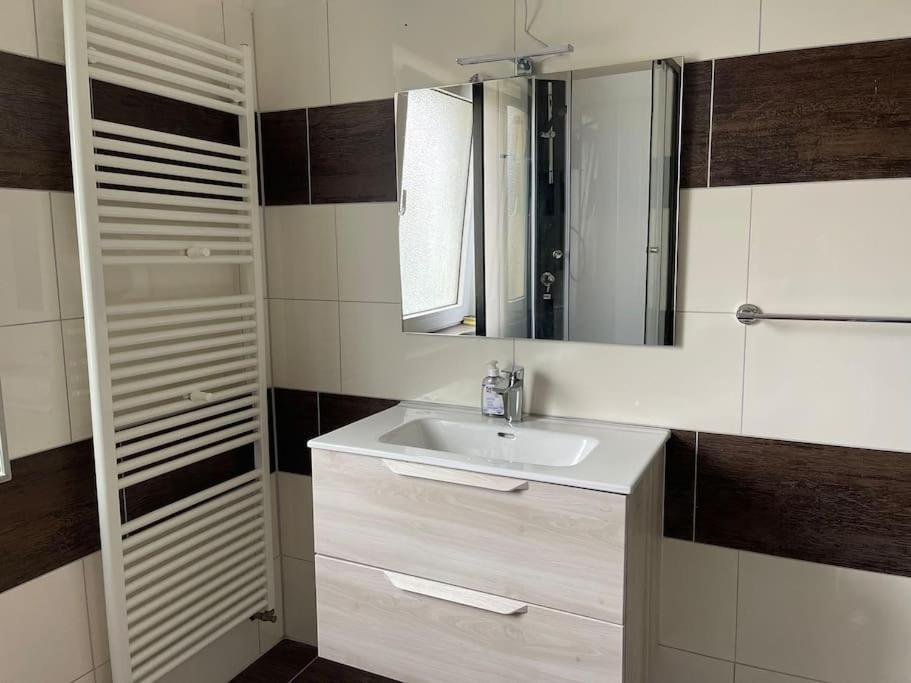 Duesseldorf Messe And Airport, 2-Bedroom Apartment With Kitchen And Garden Duisburg Exteriér fotografie
